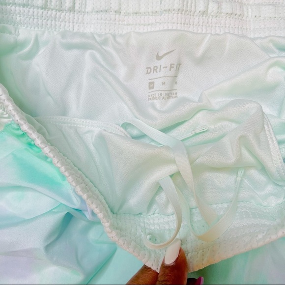 Nike | Women’s Nike Running Shorts - Picture 4 of 4